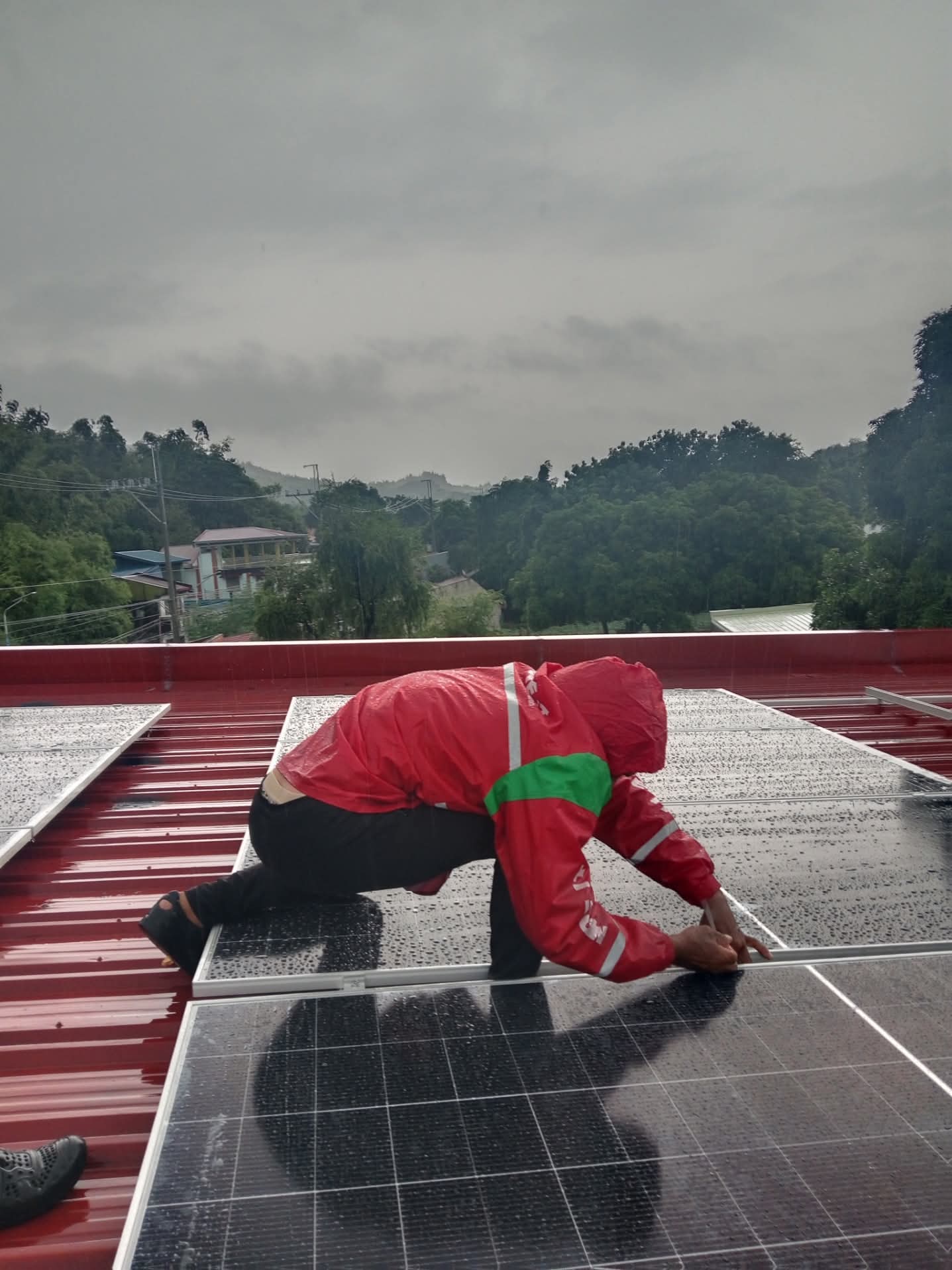 Talim Solar technician securing a solar panel