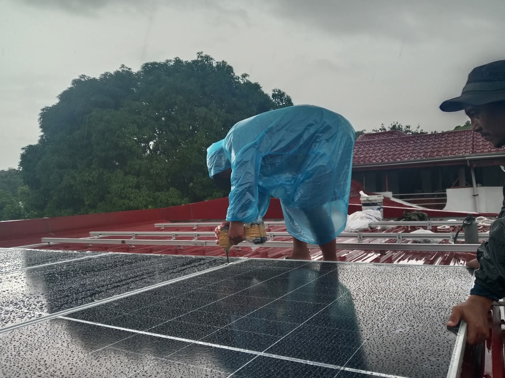 Talim Solar technician cleaning a solar panel